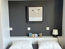 Cosy Apartment With Terrace Near Beach