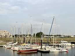 Cosy Apartment With Terrace Near Beach
