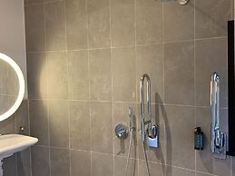 Lakeside Luxury Mansion