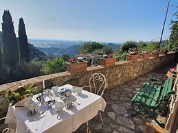 Stone House in Chiatri With Lake Views