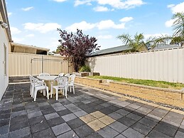 3BR 2 BTH No Stairs Aircon Big Athelstone Home