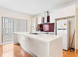 3BR 2 BTH No Stairs Aircon Big Athelstone Home