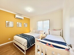 3BR 2 BTH No Stairs Aircon Big Athelstone Home