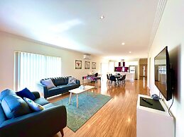 3BR 2 BTH No Stairs Aircon Big Athelstone Home