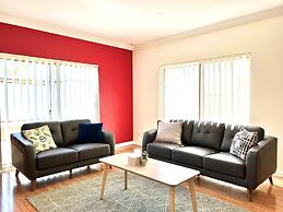 3BR 2 BTH No Stairs Aircon Big Athelstone Home