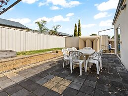 3BR 2 BTH No Stairs Aircon Big Athelstone Home