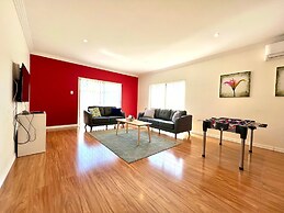 3BR 2 BTH No Stairs Aircon Big Athelstone Home