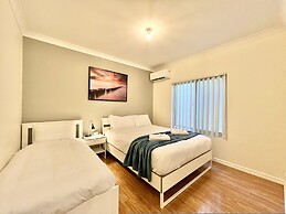 3BR 2 BTH No Stairs Aircon Big Athelstone Home