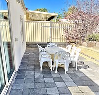 3BR 2 BTH No Stairs Aircon Big Athelstone Home