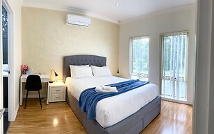 3BR 2 BTH No Stairs Aircon Big Athelstone Home