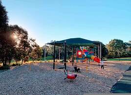 3BR 2 BTH No Stairs Aircon Big Athelstone Home