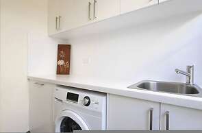 3BR 2 BTH No Stairs Aircon Big Athelstone Home