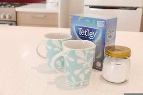 3BR 2 BTH No Stairs Aircon Big Athelstone Home