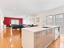 3BR 2 BTH No Stairs Aircon Big Athelstone Home