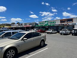 3BR Unit Free Park Wifi Campbelltown