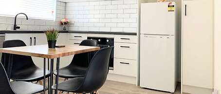 3BR Unit Free Park Wifi Campbelltown