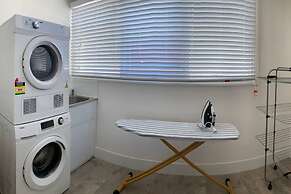 3BR Unit Free Park Wifi Campbelltown