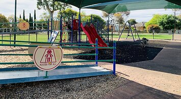 3BR Unit Free Park Wifi Campbelltown