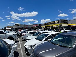 3BR Unit Free Park Wifi Campbelltown