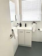 3BR Unit Free Park Wifi Campbelltown