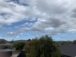 3BR Unit Free Park Wifi Campbelltown