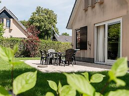 Spacious 4-person Bungalow Near the Frisian Lakes