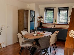 Spacious 4-person Bungalow Near the Frisian Lakes