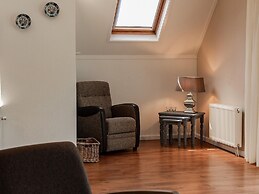 Spacious 4-person Bungalow Near the Frisian Lakes