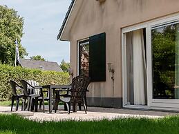 Spacious 4-person Bungalow Near the Frisian Lakes