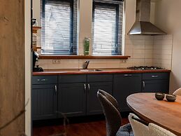 Spacious 4-person Bungalow Near the Frisian Lakes