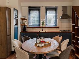 Spacious 4-person Bungalow Near the Frisian Lakes