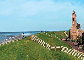 Spacious 4-person Bungalow Near the Frisian Lakes