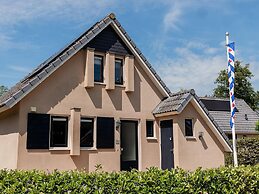 Spacious 4-person Bungalow Near the Frisian Lakes