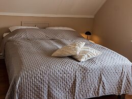 Spacious 4-person Bungalow Near the Frisian Lakes