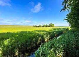 Spacious 4-person Bungalow Near the Frisian Lakes