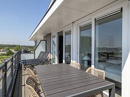 Lush Apartment With Water Views