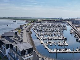 Lush Apartment With Water Views
