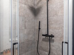 Lush Apartment With Water Views