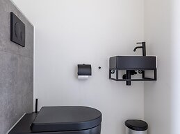 Lush Apartment With Water Views