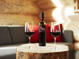 Cosy, Modern Canadian Wooden Chalet