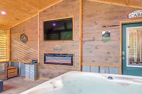 Sevierville Cabin ~ 3 Mi to the Island!