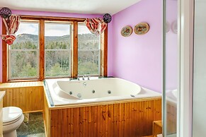 Dog-friendly Lake George Home: 3 Mi to Beach!