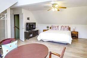 Dog-friendly Lake George Home: 3 Mi to Beach!