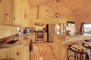 Hilltop Concan Cabin w/ Garner State Park Views!