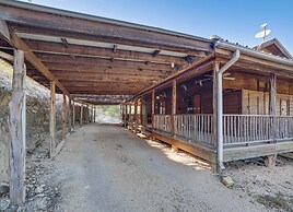 Hilltop Concan Cabin w/ Garner State Park Views!