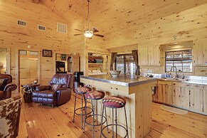 Hilltop Concan Cabin w/ Garner State Park Views!