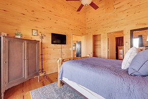 Hilltop Concan Cabin w/ Garner State Park Views!