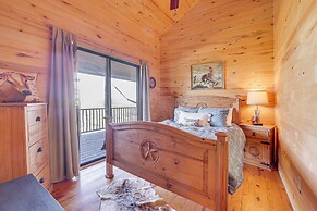 Hilltop Concan Cabin w/ Garner State Park Views!