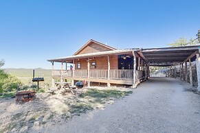 Hilltop Concan Cabin w/ Garner State Park Views!