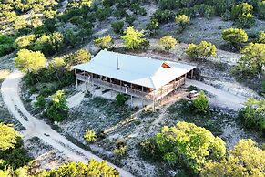 Hilltop Concan Cabin w/ Garner State Park Views!